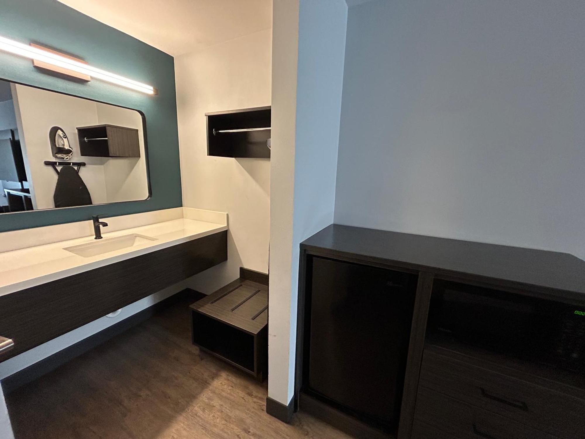 Dynasty Inn Gardena Zewnętrze zdjęcie