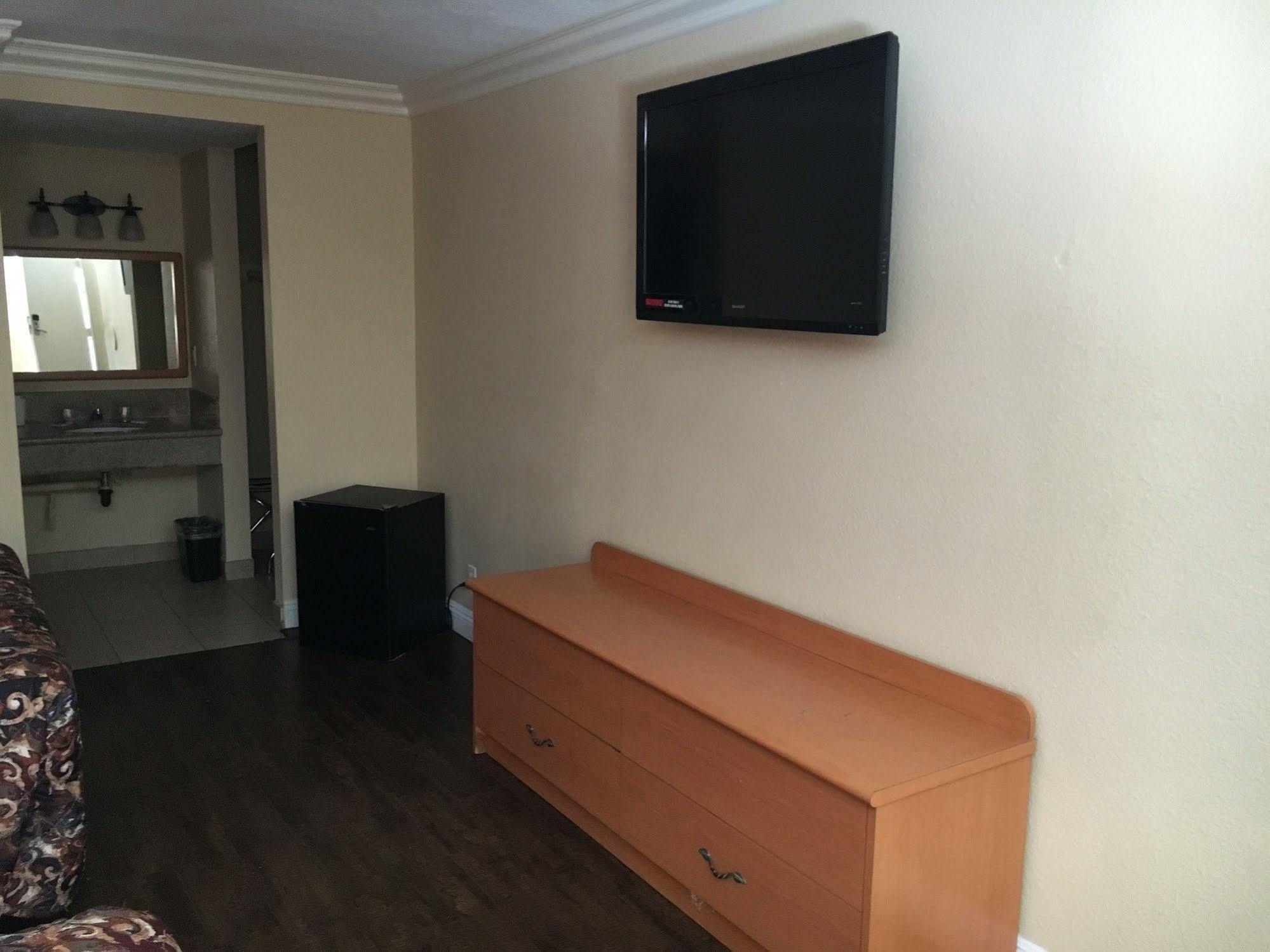 Dynasty Inn Gardena Zewnętrze zdjęcie