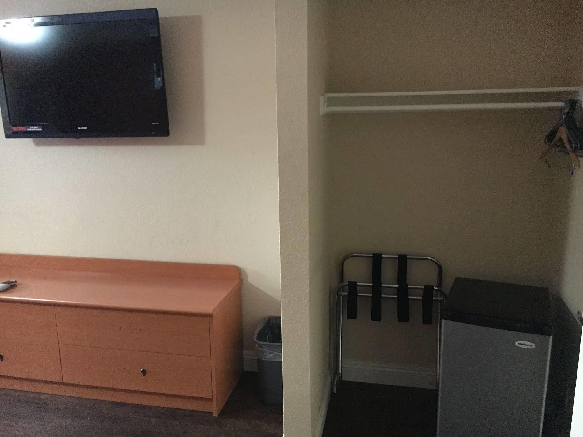 Dynasty Inn Gardena Zewnętrze zdjęcie